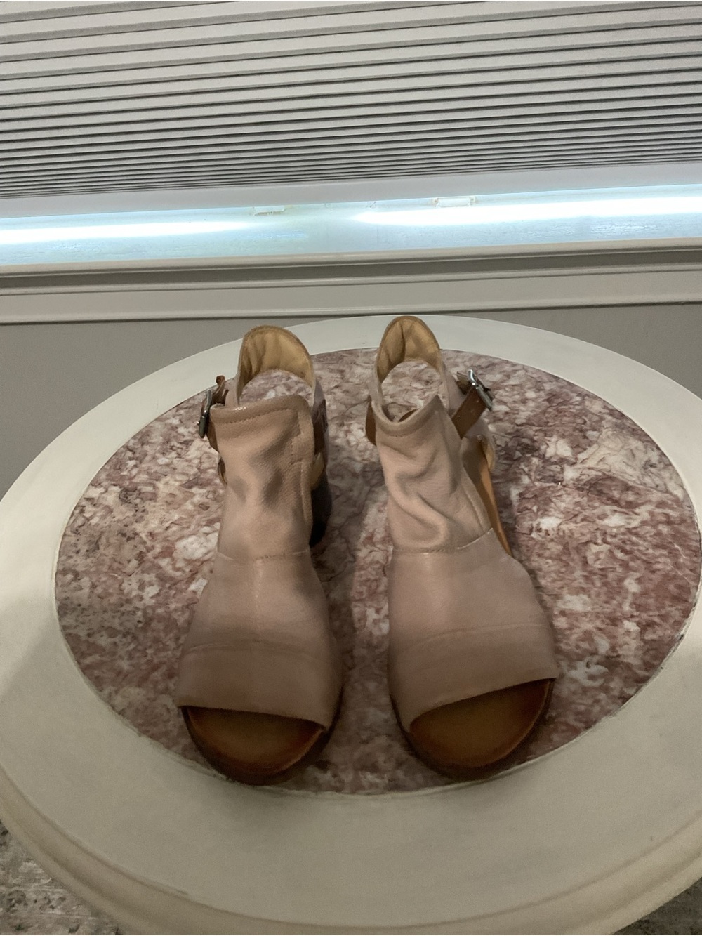 Miz Mooz Sandals size 8.5 - Picture 2 of 5